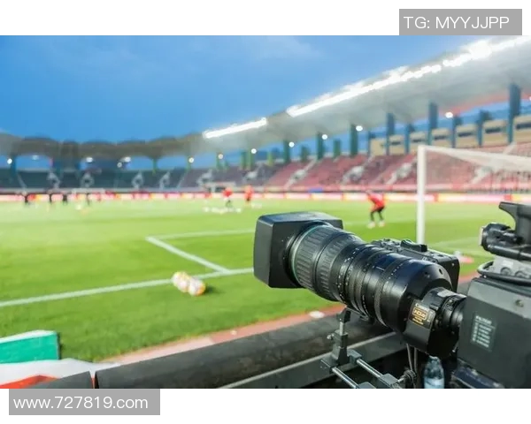 小球迷热情直播福建足球比赛展现青春活力与团队精神